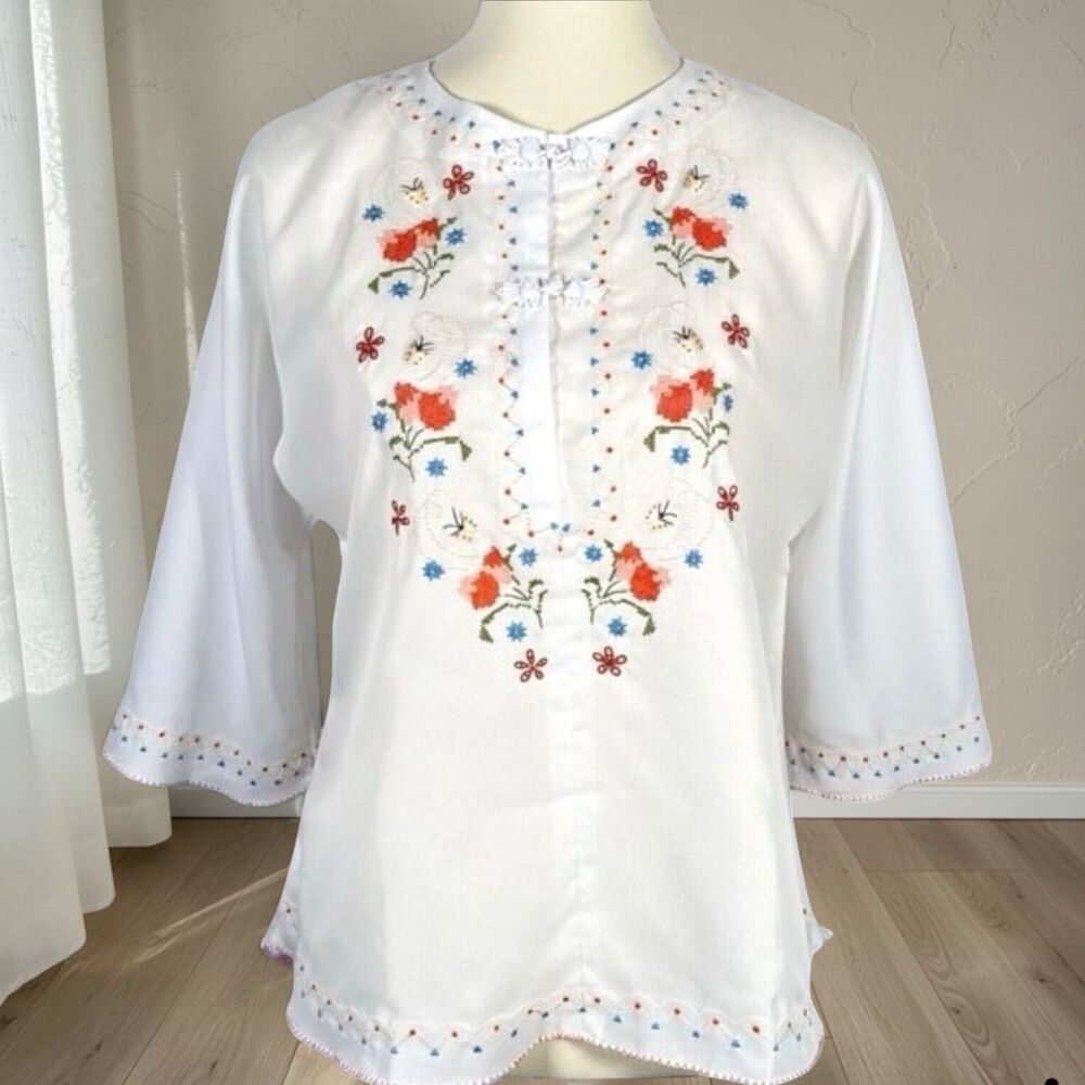 VTG Bai Hua Hand Embroidered Top Womens M White Butterflies Frog Clasp Kimono